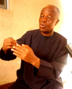 How can I give Fashola pass mark? – Senator Ogunlewe