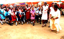 Children thank the military for rescuing hostages from insurgents