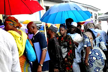 Federal workers threaten to embark on strike