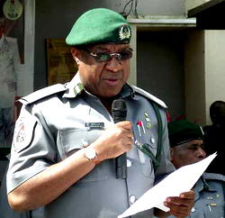 Customs agents decry operating licence’s blockade