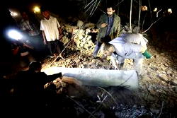 Bomb kills five in graveyard