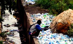 33m Nigerians defecate in open places  –  UNICEF