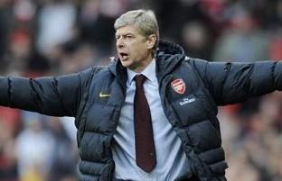Wenger confronted by angry fan during Arsenal loss