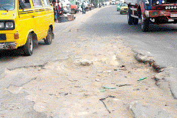 Oshodi-Apapa Expressway rot: Controller fingers banks, others