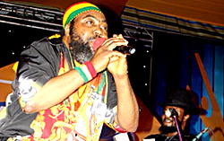 Ras Kimono rocks PH @ MTN concert