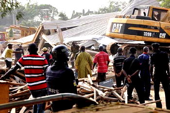 5 trapped as Lagos govt building collapses