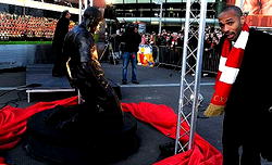 Henry stunned by Arsenal statue tribute