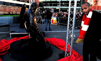 Henry stunned by Arsenal statue tribute