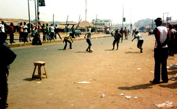5 die as thugs sack Lagos community over political slots
