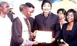 Eucharia Anunobi receives Christian leadership award