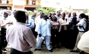 Nigerian health workers vow to continue strike
