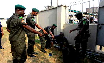 Bomb scare in Jos as residents raise alarm over abandoned vehicle