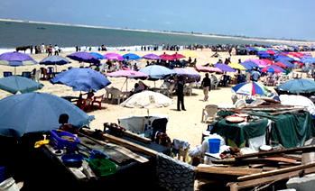 Thirteen students on picnic drown in beach tragedy