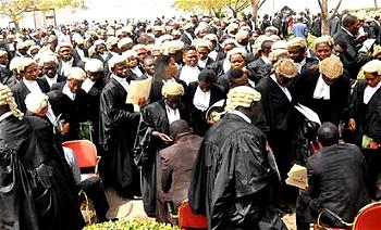Justice Okon Abange sets free noise-making Lawyer in court premises, warns lawyers