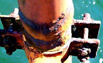 Corrosion problems at pipe supports