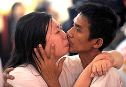 Thai couple win World’s Longest Continuous Kiss