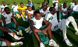 Eaglets draw Mexico, Sweden
