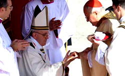 Francis receives symbols of papal power at inauguration