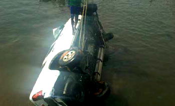Taxi plunges into river, recovered with  3 corpses after five days