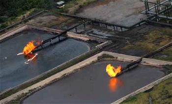 Nigerian pipeline explodes, forces hundreds to flee