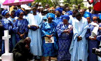Cleric blasts politicians as Jonathan, Govs, others bid Oluwole Awolowo farewell