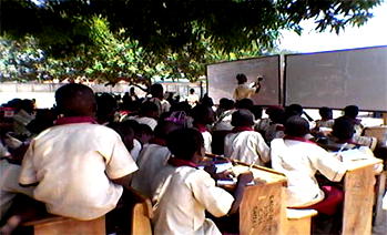 Lagos school where students study under trees
