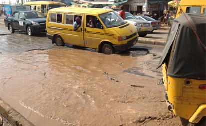 Ejigbo, Ikotun residents decry poor state of road, petition Fashola ...