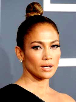 Jennifer Lopez to receive Michael Jackson video award at MTV VMAS