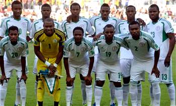 Forlan keeps Uruguay alive as Nigeria downed