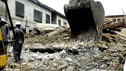 AIG blames building collapse on contractors, building engineers