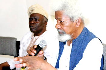 Reactions as police barricade venue where Soyinka, Falana were to speak on insecurity