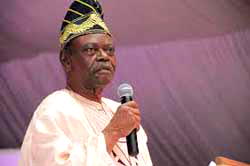 R. I. P. Alade Odunewu, Long live Allah de