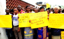 RIVERS CRISIS LATEST: Four govs stoned at P-Harcourt Airport