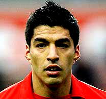 Suarez apologies to Chiellini