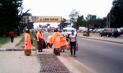 Again, Lagos street sweepers protest unpaid salary