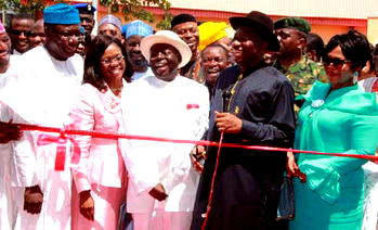 Jonathan begs ASUU, PHCN workers