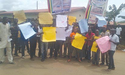 Residents take on Fashola, legislators over decayed infrastructure