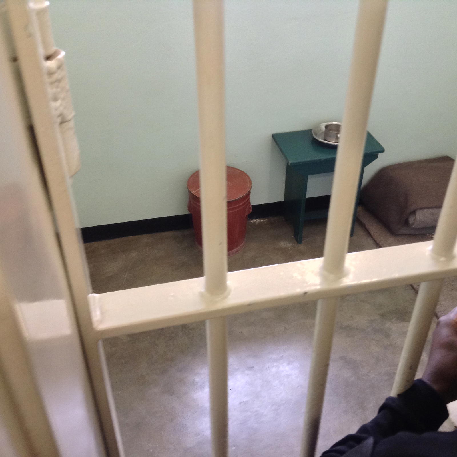A reporter's peep into Mandela's cell - Vanguard News, image size:1600x1600