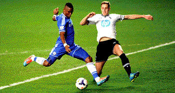 Chelsea can still win title says Mourinho