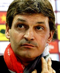 Ex-Barcelona coach Tito Vilanova dies at 45