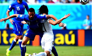 World Cup last 16: Italy out Uruguay in