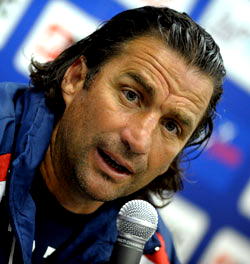 Valencia fire coach after half season
