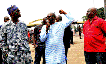We won’t give up on Apapa gridlock, Fashola vows