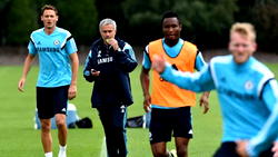 Chelsea beat Everton in goalfest, City crash