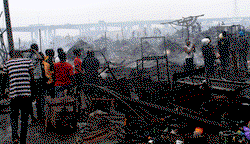 Over 5,000 displaced as fire razes  5 houses, sawmill