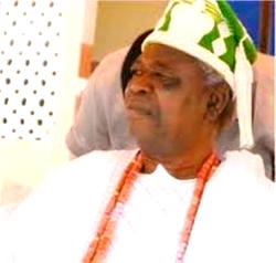 Sympathisers throng Ayangburen’s palace to pay condolence