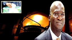 Power supply: Don’t shut down, don’t downsize, Fashola tells industrialists