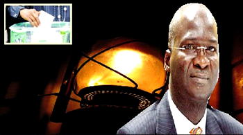 Power supply: Don’t shut down, don’t downsize, Fashola tells industrialists