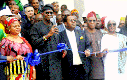 Fashola commissions Tejuosho market