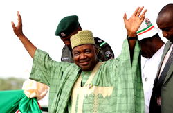 Video: Ex-President Jonathan’s VP Sambo observes Juma’at prayer with Buhari
